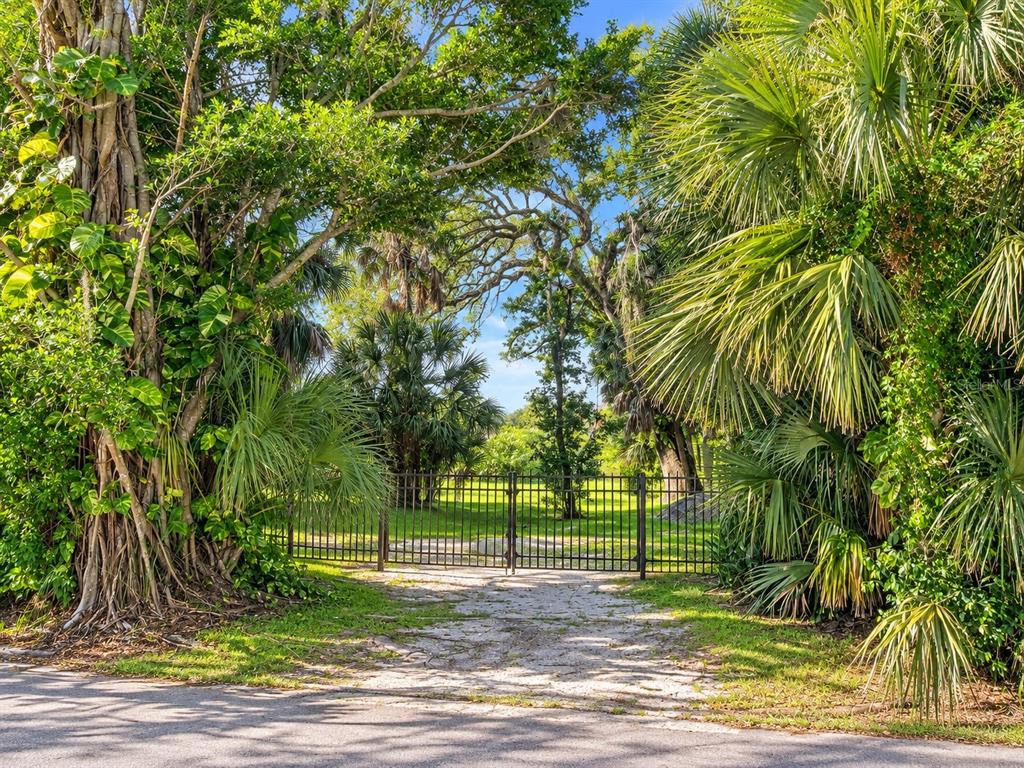 LOT 12 MONTCLAIR DRIVE, SARASOTA, FL — photo 2 of 9