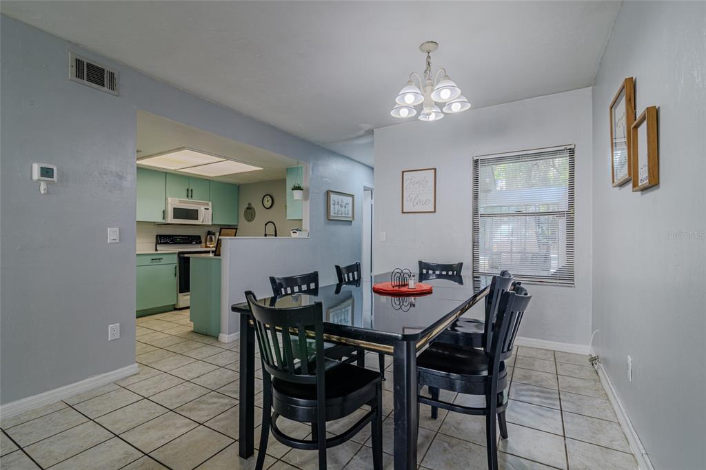 7200 SW 8TH AVENUE UNIT E27, GAINESVILLE, FL — photo 4 of 30