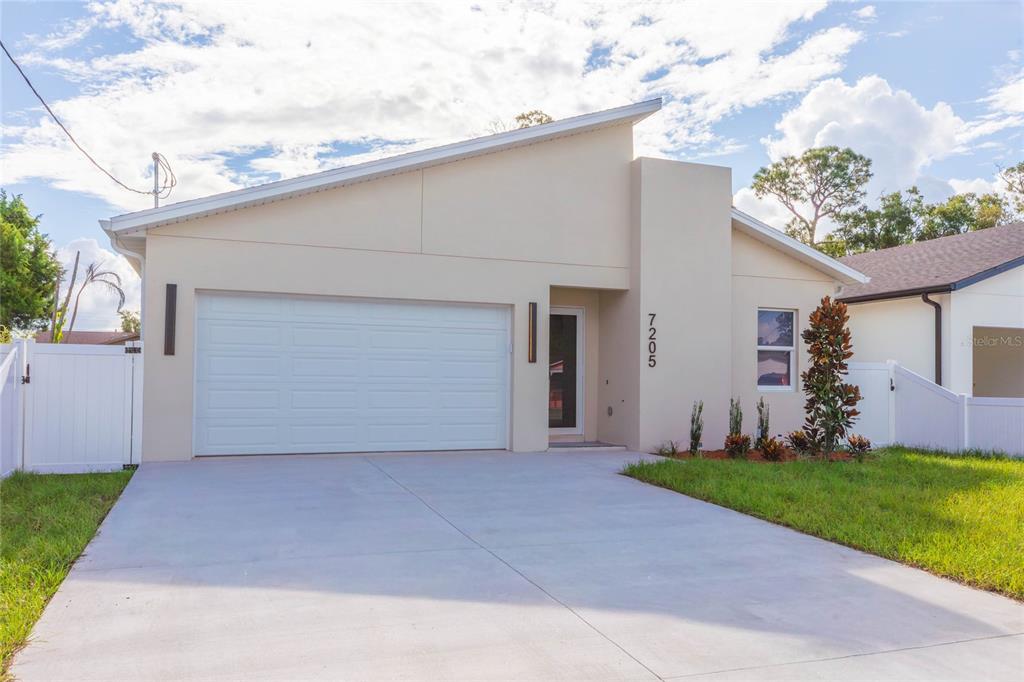 7205 N LOIS AVENUE, TAMPA, FL — photo 3 of 30