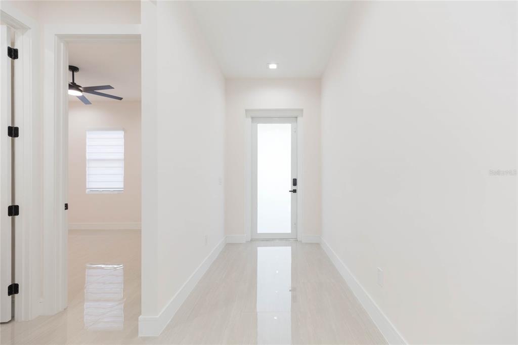 7205 N LOIS AVENUE, TAMPA, FL — photo 4 of 30