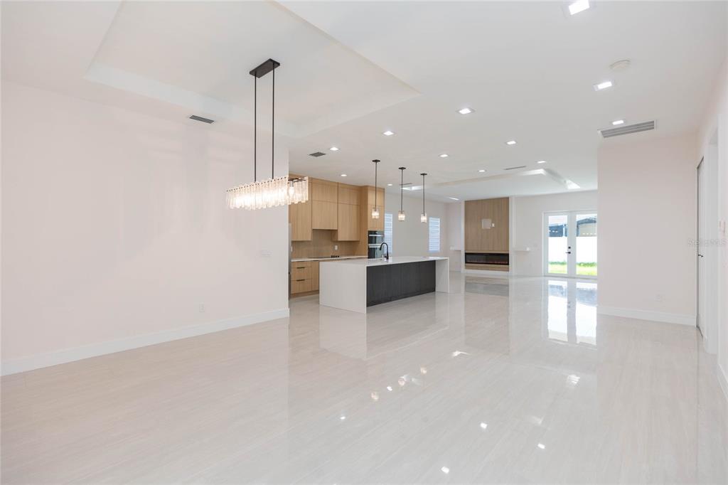7205 N LOIS AVENUE, TAMPA, FL — photo 5 of 30