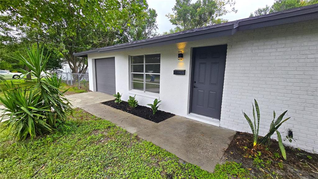 605 JAMESON DRIVE, ORANGE CITY, FL — photo 2 of 26