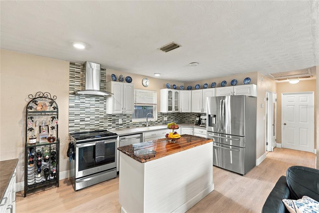 8030 5TH STREET N, ST PETERSBURG, FL — photo 2 of 30