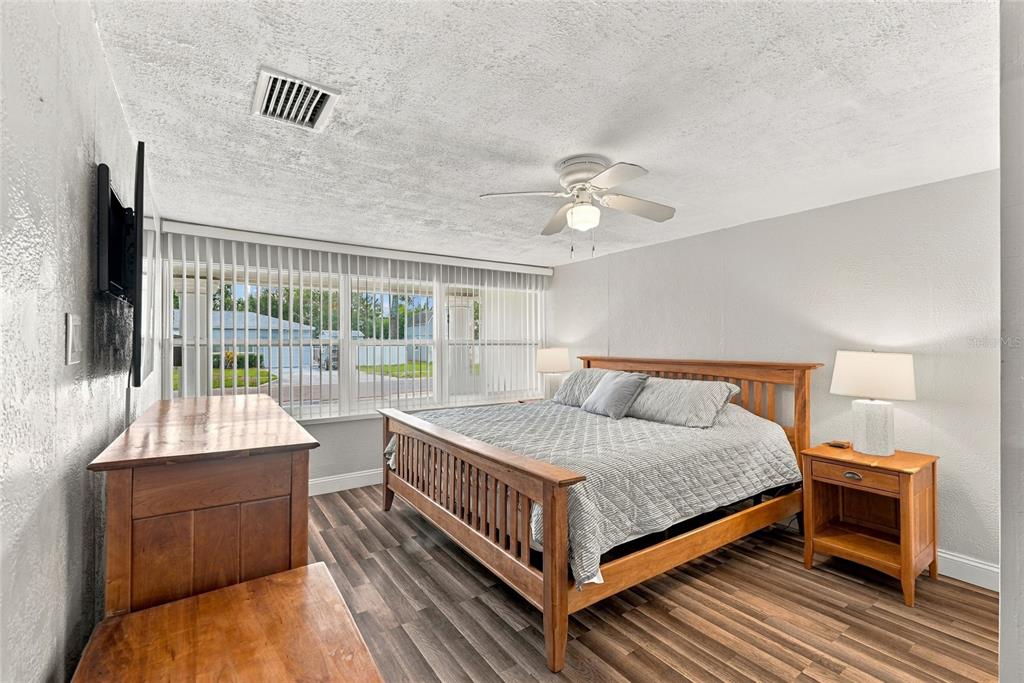 8030 5TH STREET N, ST PETERSBURG, FL — photo 4 of 30