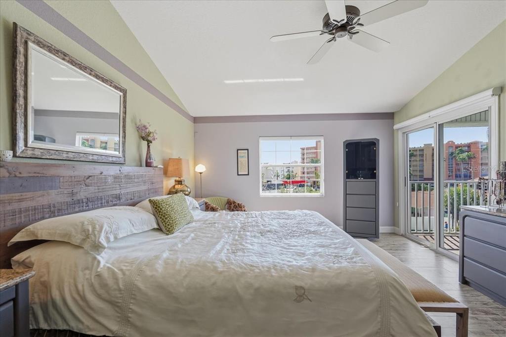 101 SHOALS CIRCLE, NORTH REDINGTON BEACH, FL — photo 5 of 100