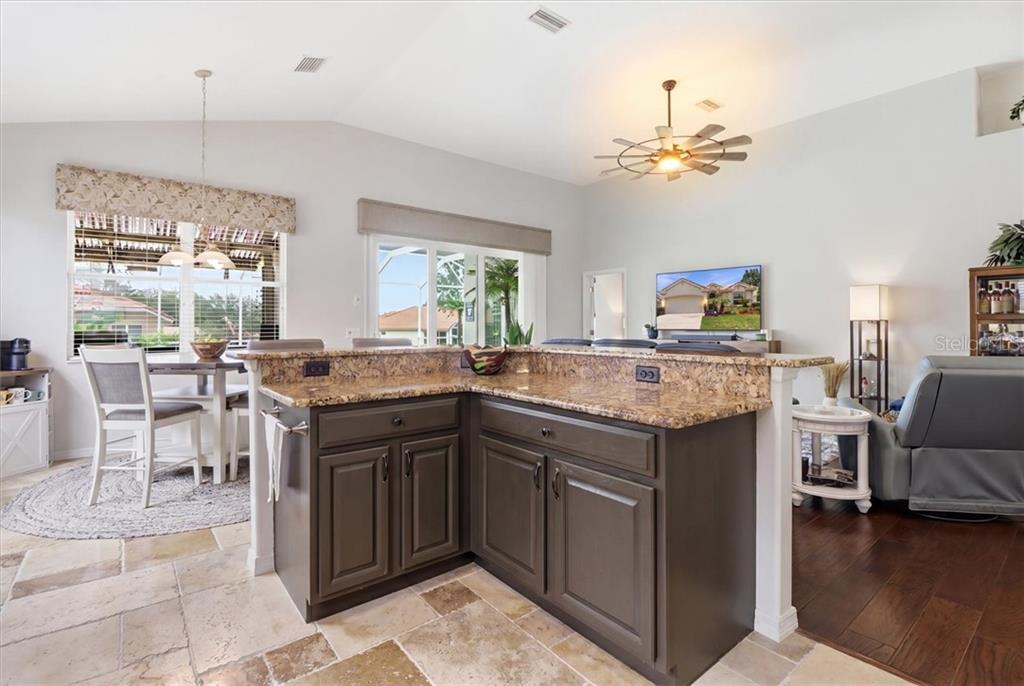 1096 W Diamond Shore LOOP, HERNANDO, FL — photo 2 of 30