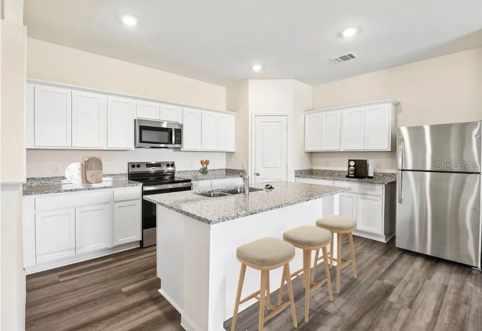 11231 ARNOLD LOOP, SAN ANTONIO, FL — photo 2 of 9