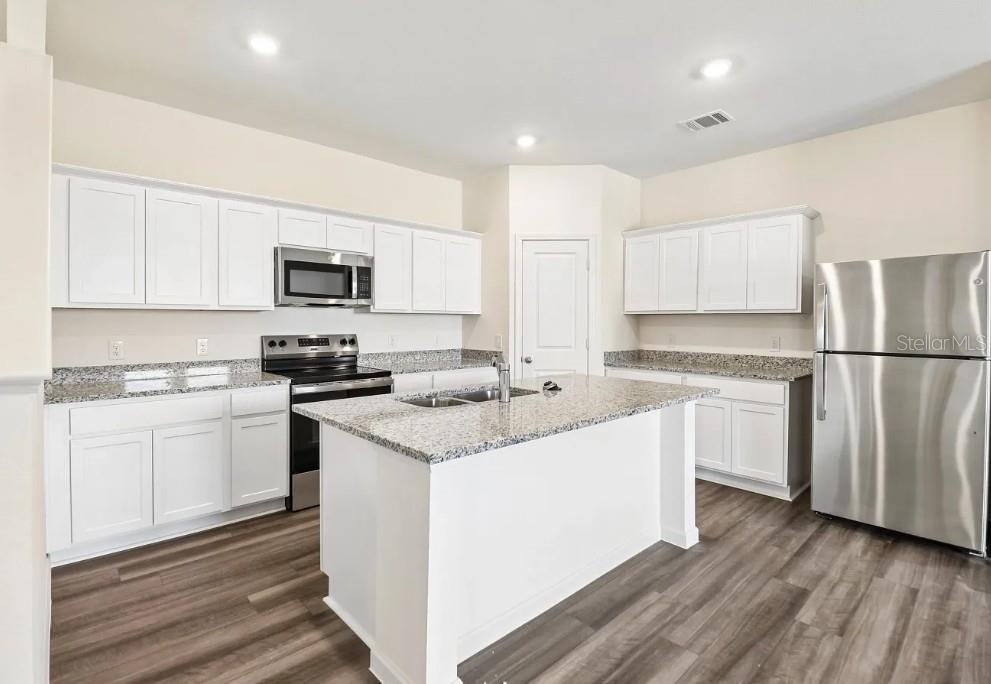 11231 ARNOLD LOOP, SAN ANTONIO, FL — photo 3 of 9