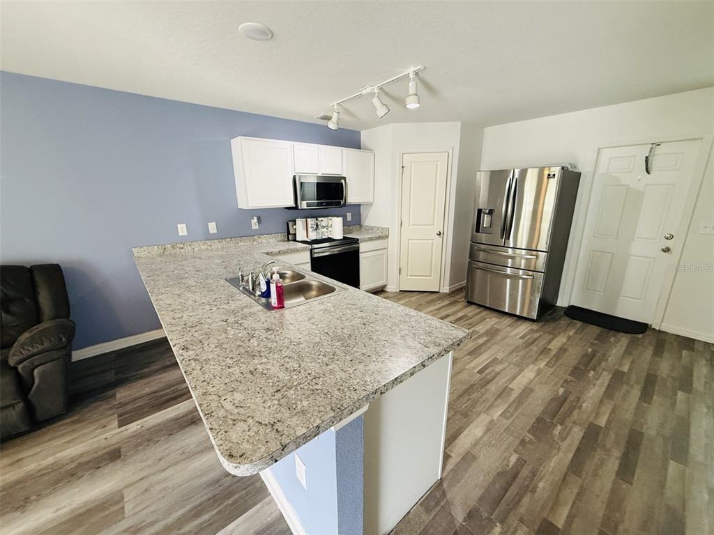 12020 PINE WARBLER AVENUE, WEEKI WACHEE, FL — photo 4 of 21