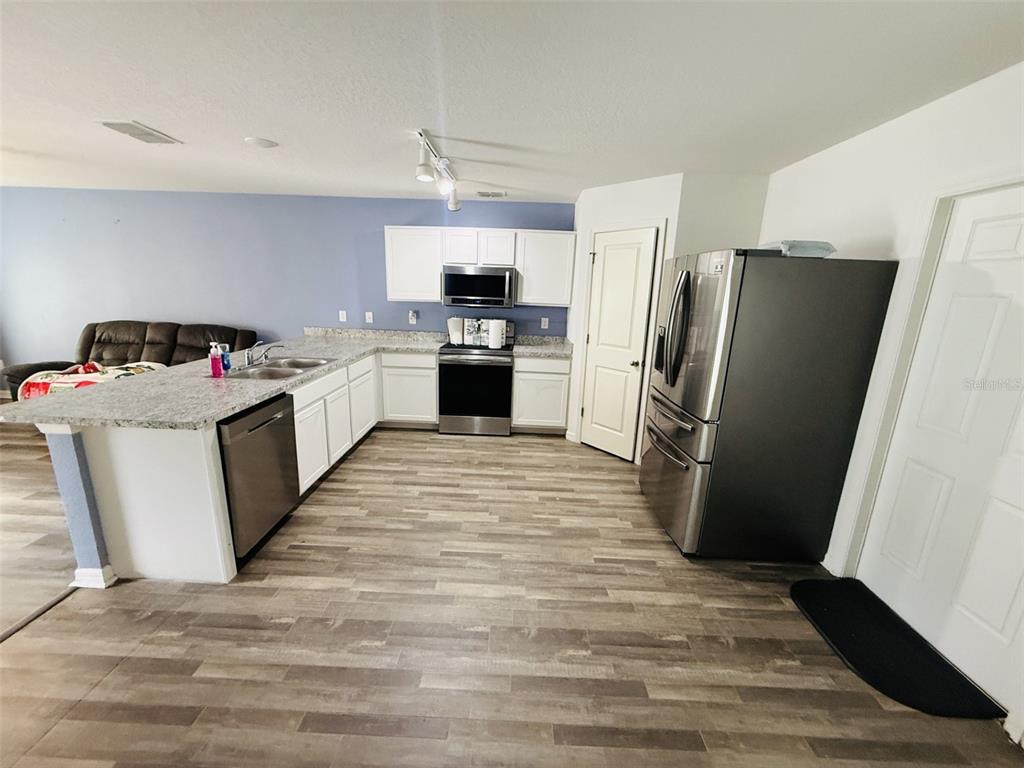 12020 PINE WARBLER AVENUE, WEEKI WACHEE, FL — photo 5 of 21