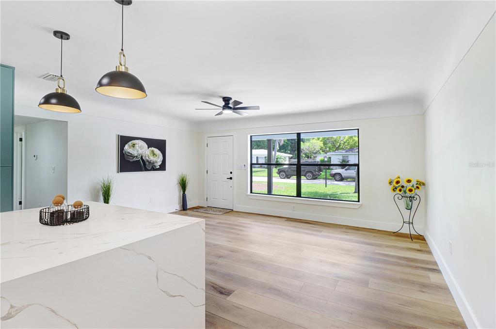 1800 CARDINAL DRIVE, CLEARWATER, FL — photo 4 of 30
