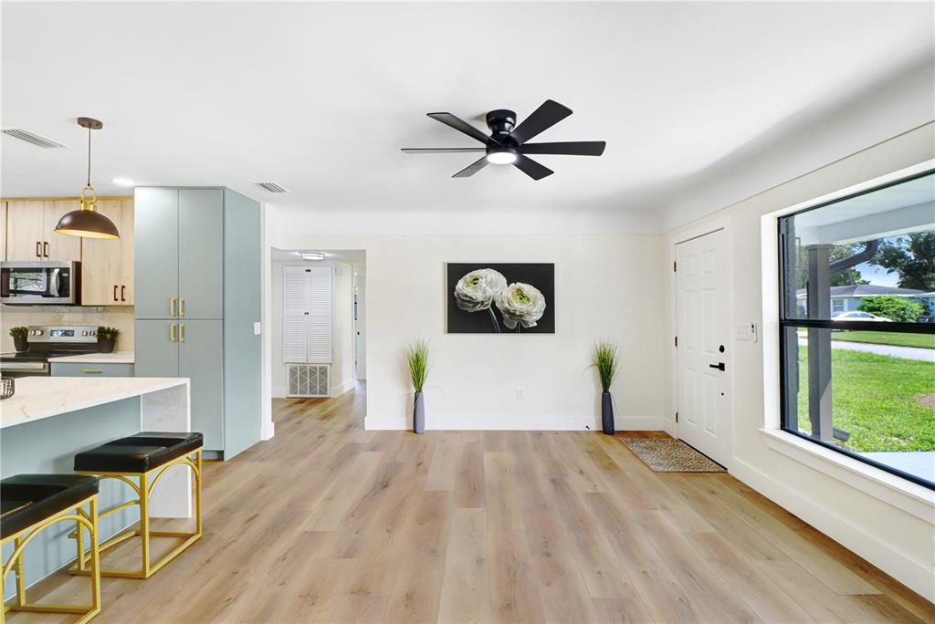 1800 CARDINAL DRIVE, CLEARWATER, FL — photo 5 of 30