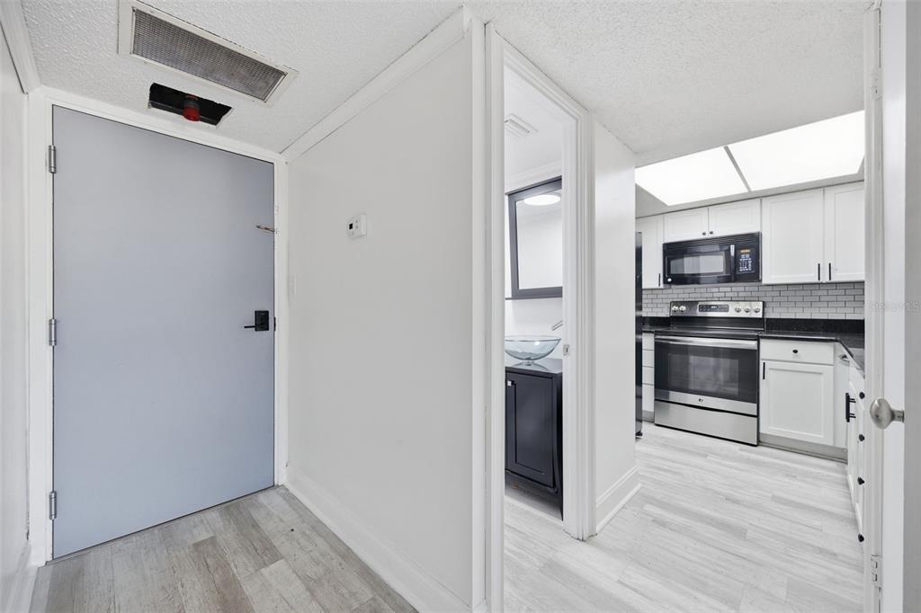 4141 BAYSHORE BOULEVARD UNIT 205, TAMPA, FL — photo 3 of 30