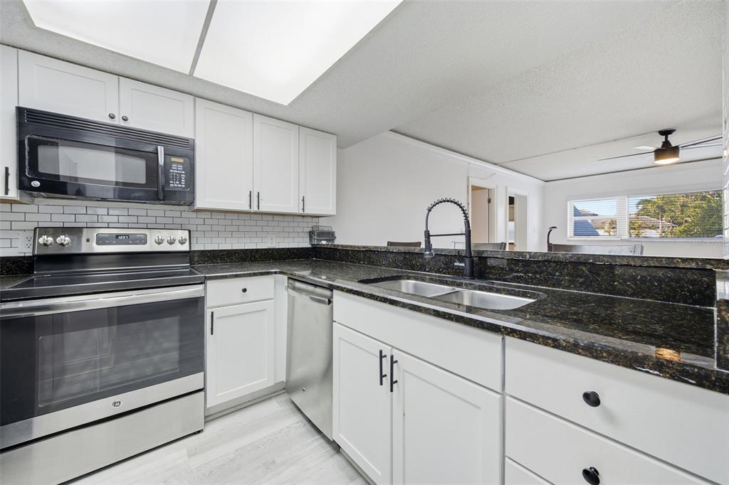 4141 BAYSHORE BOULEVARD UNIT 205, TAMPA, FL — photo 4 of 30