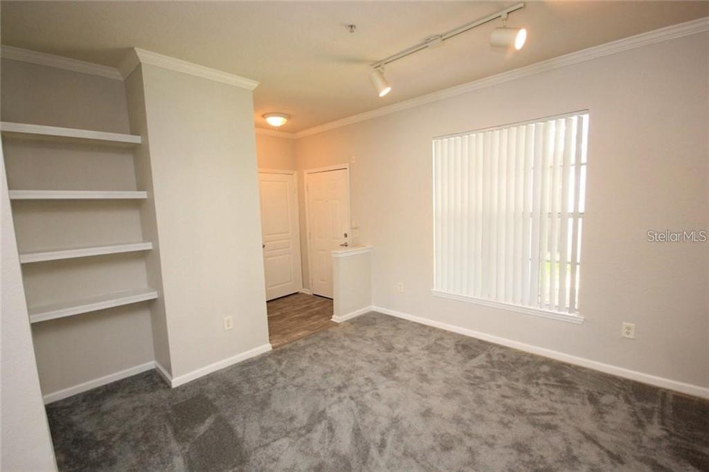 9401 CRESCENT LOOP CIRCLE UNIT 103, TAMPA, FL — photo 2 of 18