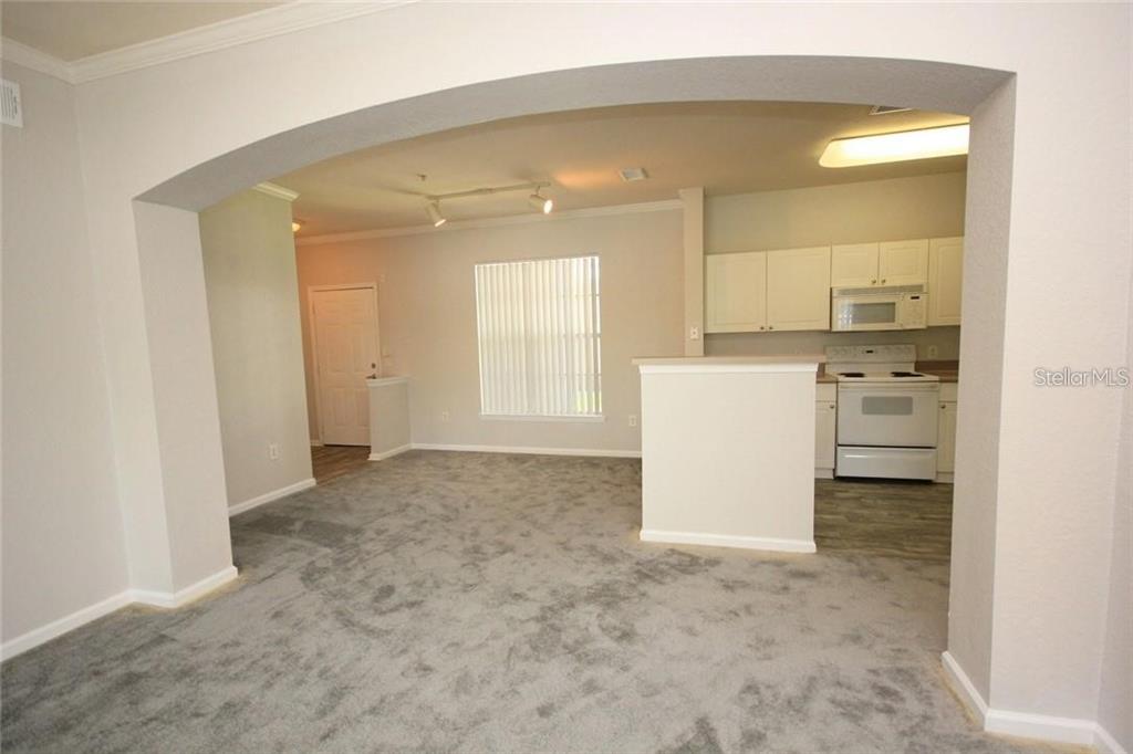 9401 CRESCENT LOOP CIRCLE UNIT 103, TAMPA, FL — photo 4 of 18