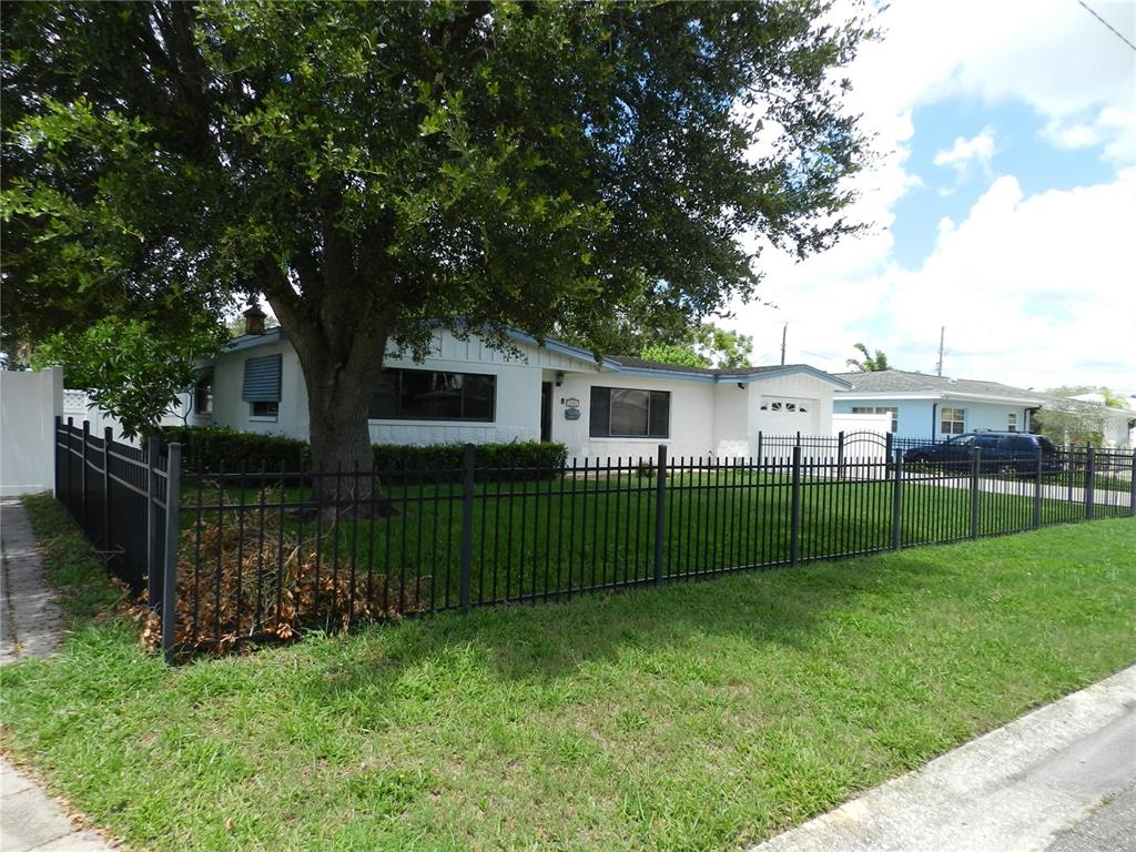 7454 1ST WAY N, ST PETERSBURG, FL — photo 2 of 22