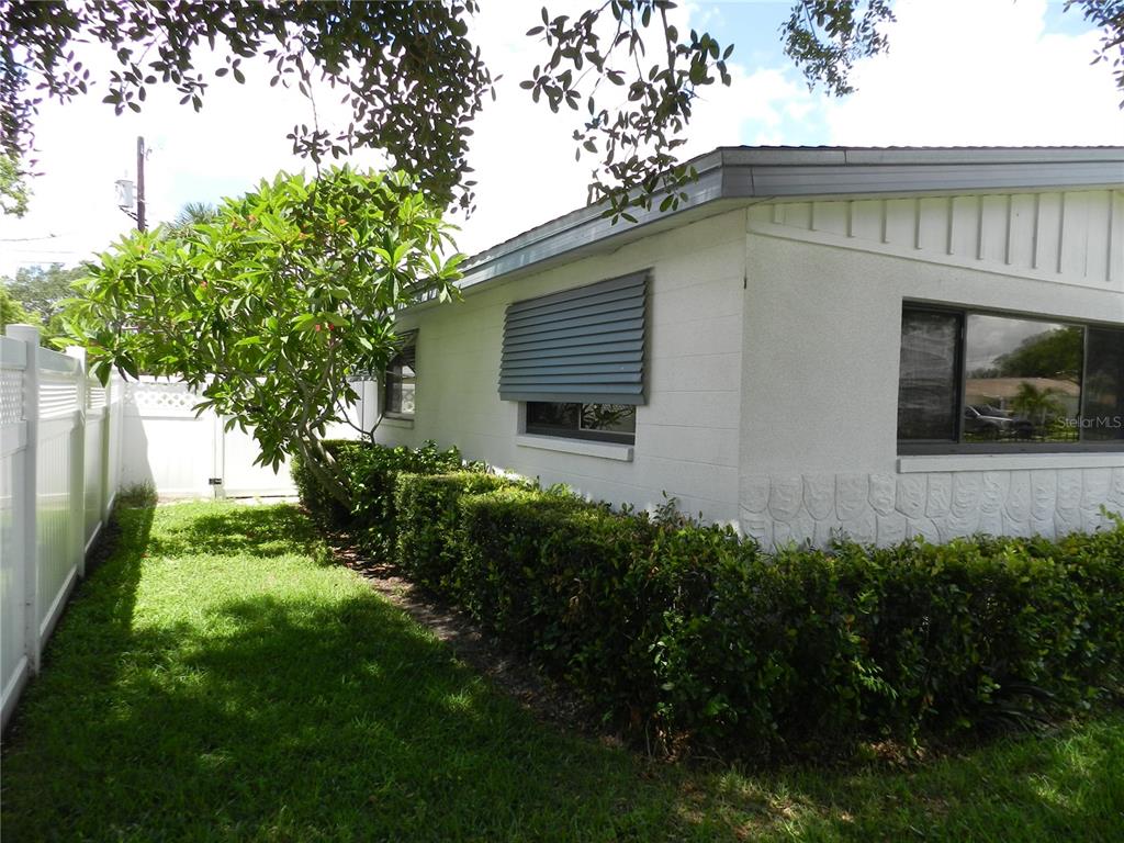 7454 1ST WAY N, ST PETERSBURG, FL — photo 5 of 22