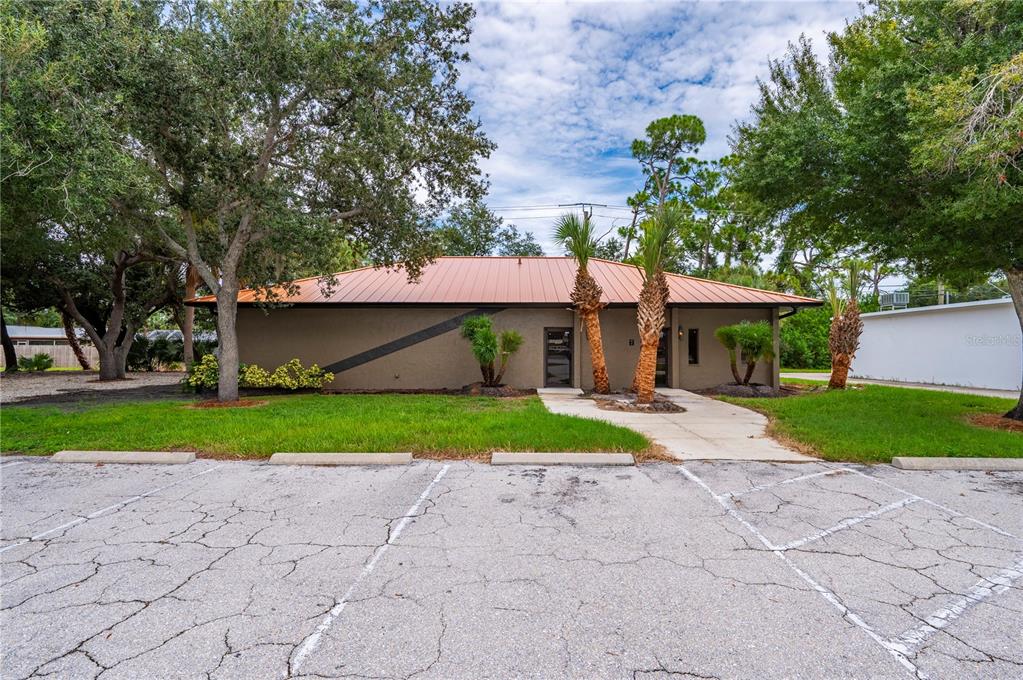 2716 TAMIAMI TRAIL