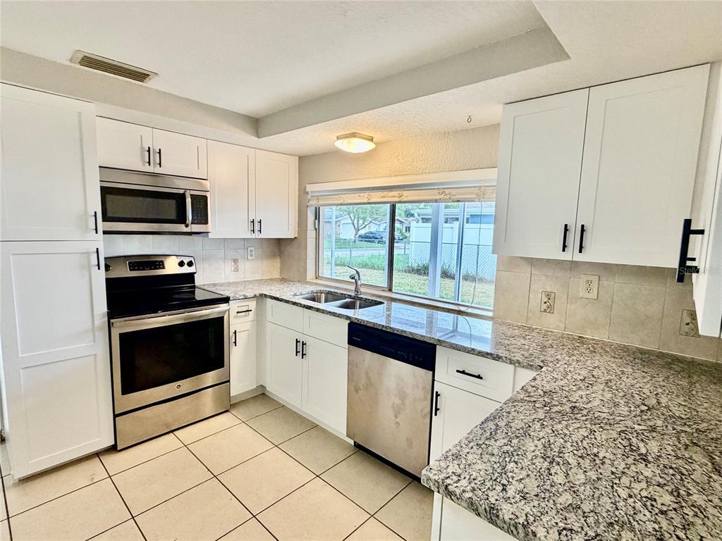 4015 CASHMERE DRIVE, NEW PORT RICHEY, FL — photo 3 of 18