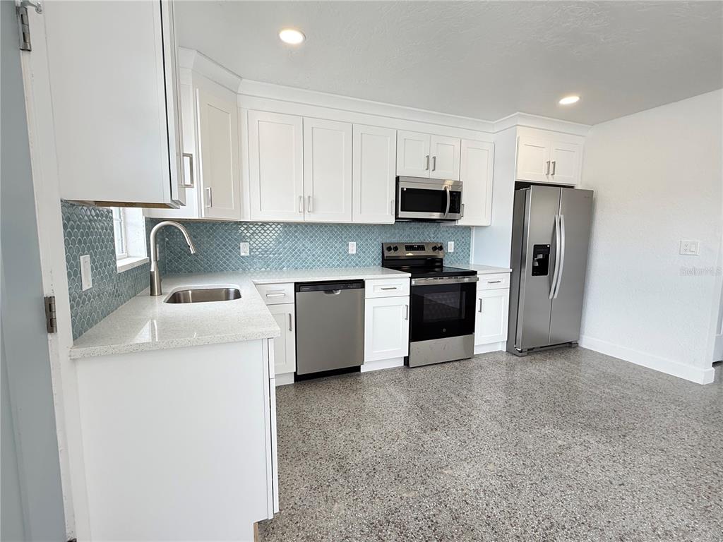 119 147TH AVENUE E UNIT B, MADEIRA BEACH, FL — photo 4 of 19