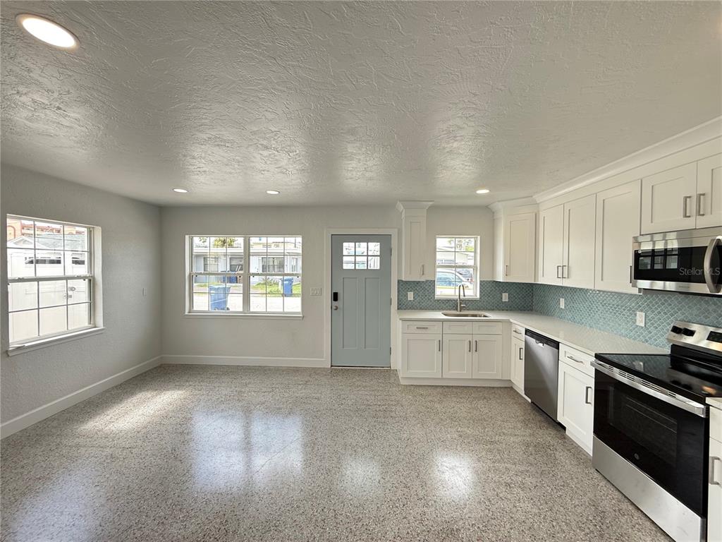 119 147TH AVENUE E UNIT B, MADEIRA BEACH, FL — photo 5 of 19