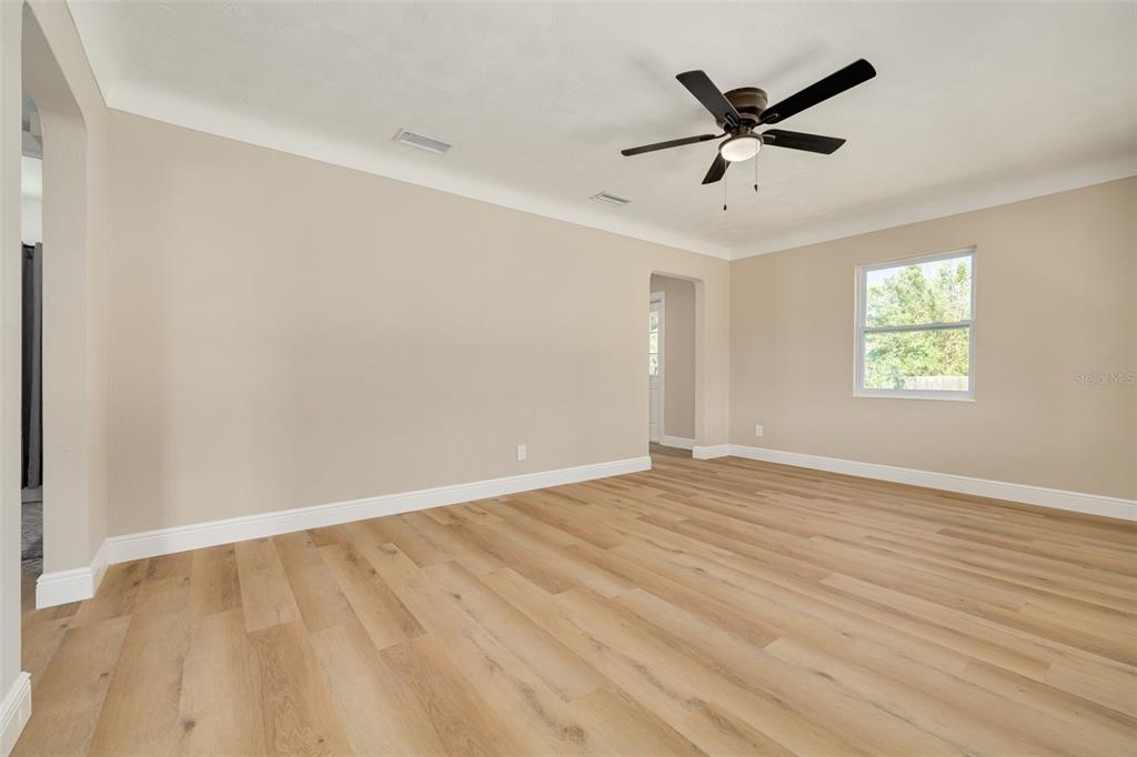 3138 YALE STREET N, ST PETERSBURG, FL — photo 5 of 37