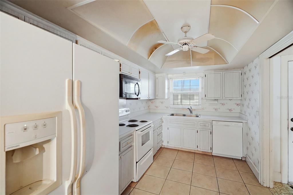 131 BLUFF VIEW DRIVE UNIT 107, BELLEAIR BLUFFS, FL — photo 5 of 27