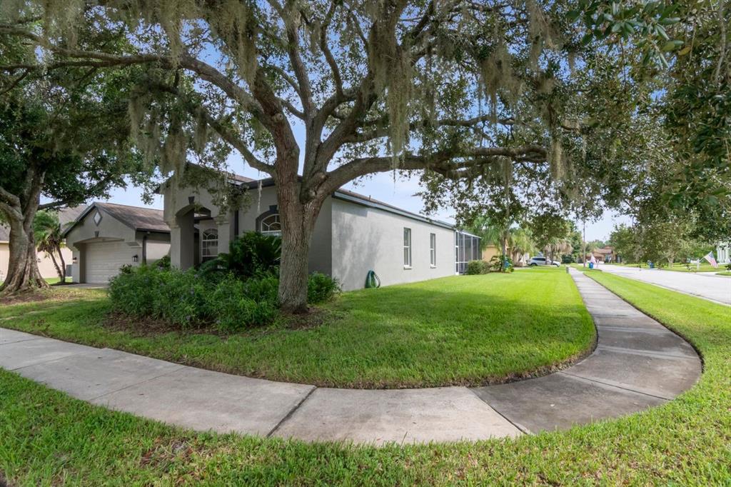 1630 LITTLEBROOK LANE, WESLEY CHAPEL, FL — photo 4 of 30