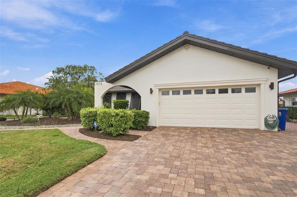 2078 NE MONTANA AVENUE NE, ST PETERSBURG, FL — photo 5 of 77