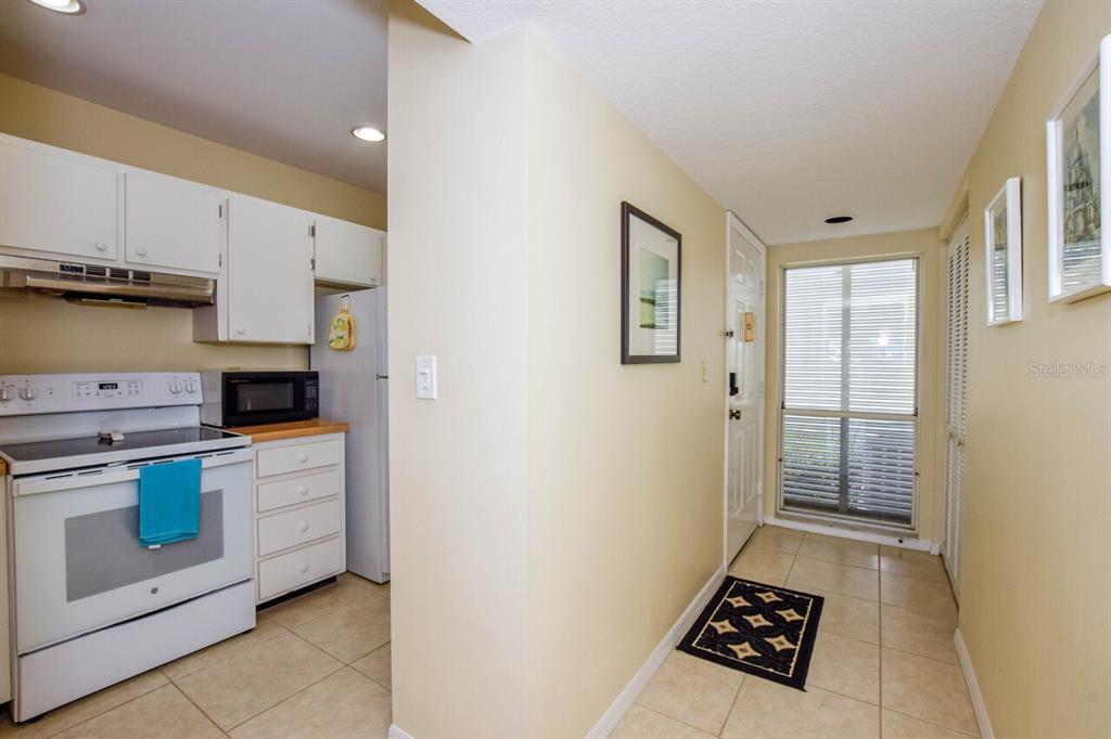 439 CERROMAR LANE UNIT 310, VENICE, FL — photo 4 of 30