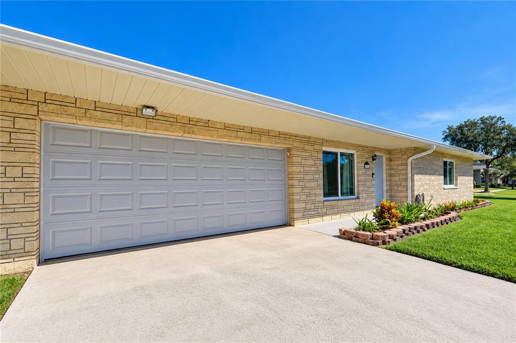 4901 REGAN AVENUE, SEFFNER, FL — photo 4 of 37