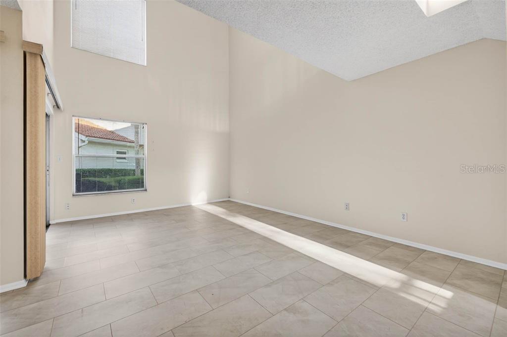 4843 NAPOLI COURT NE, ST PETERSBURG, FL — photo 4 of 27