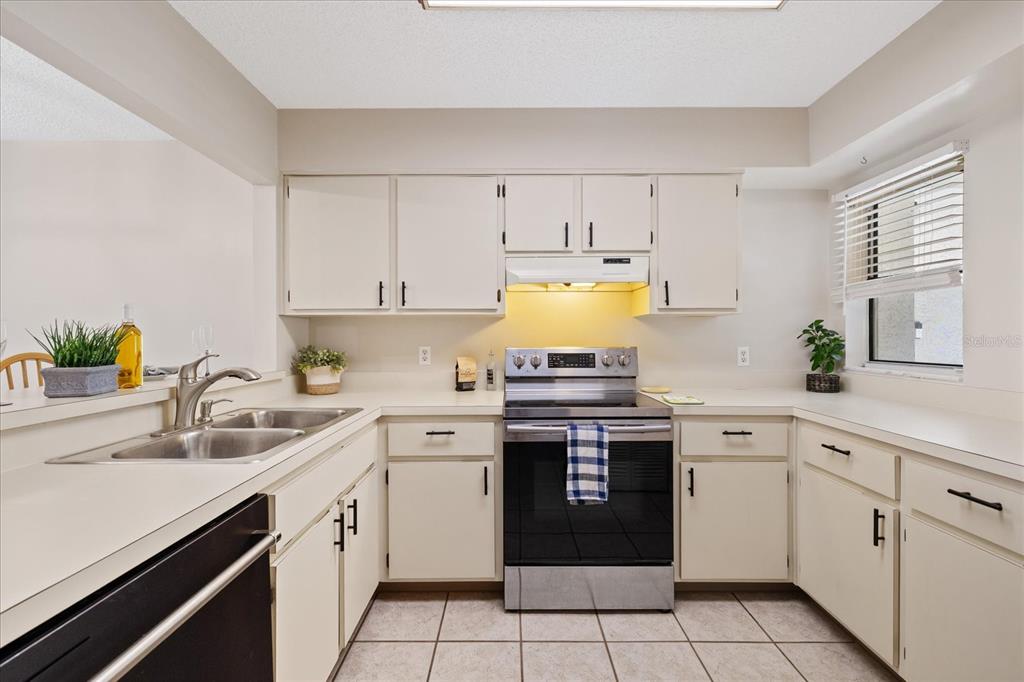 5537 SEA FOREST DRIVE UNIT 104, NEW PORT RICHEY, FL — photo 4 of 30