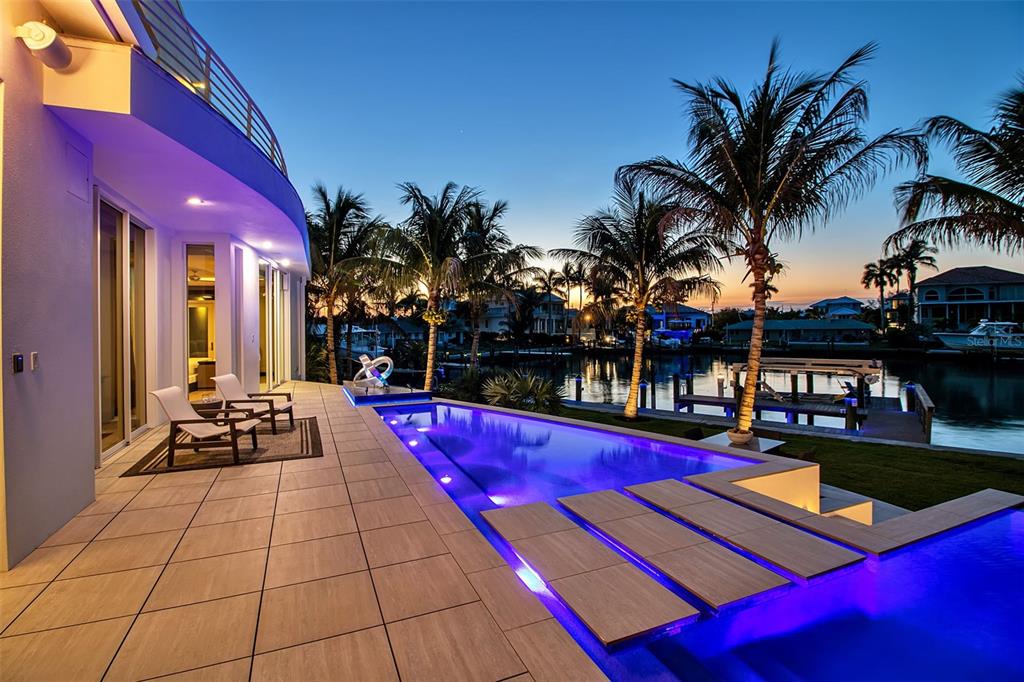 445 MCKINLEY DRIVE, SARASOTA, FL — photo 4 of 30