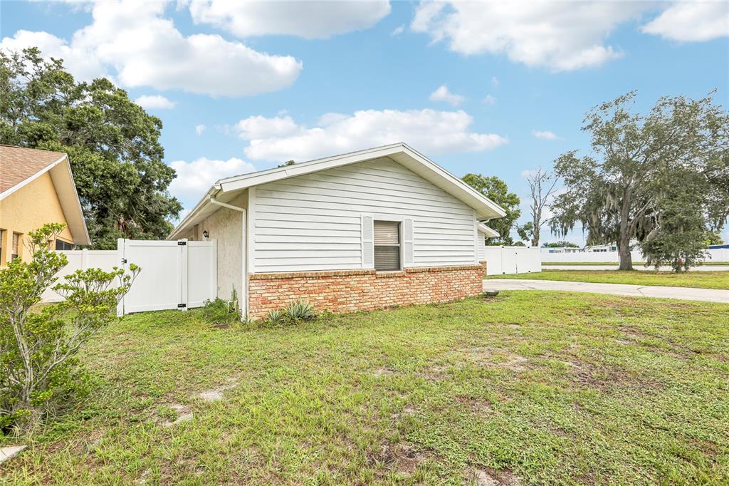 700 13TH COURT SW, LARGO, FL — photo 2 of 30