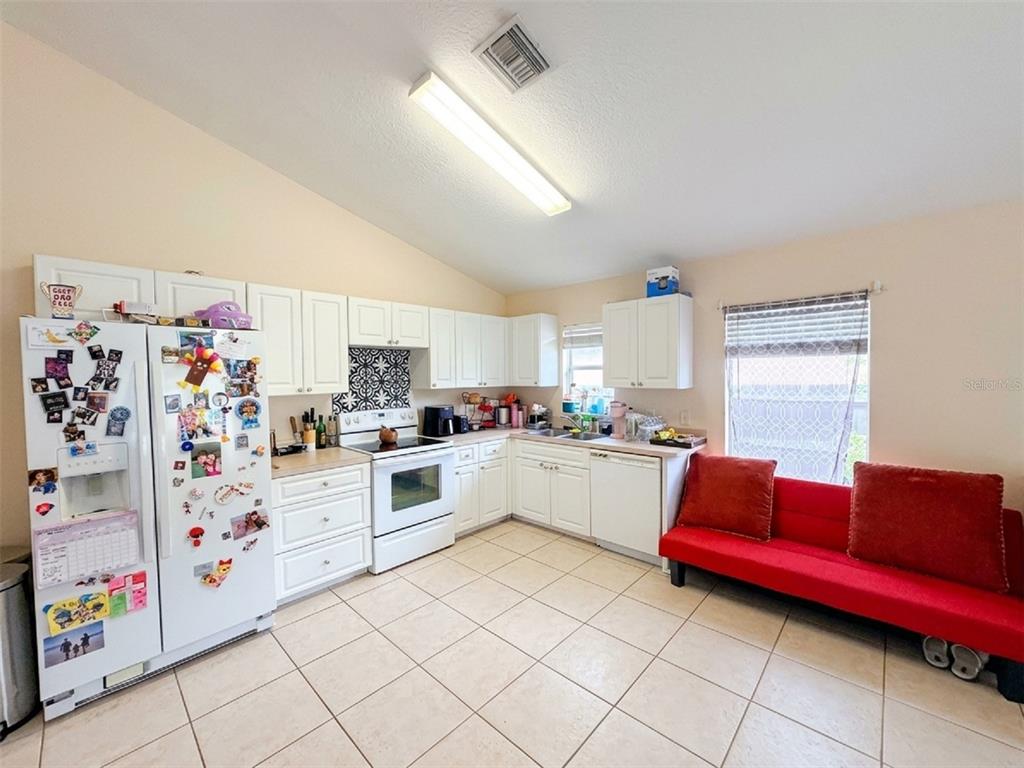 1240 12TH AVENUE SW, VERO BEACH, FL — photo 3 of 10