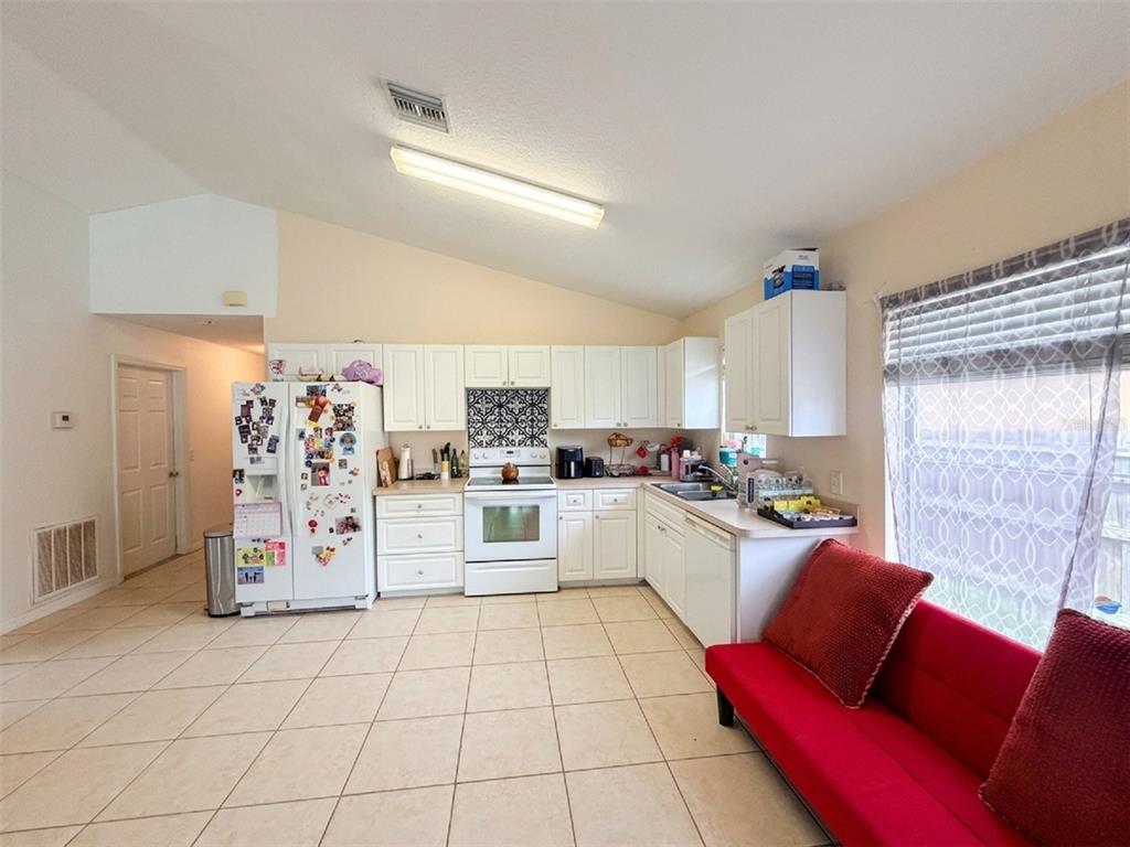 1240 12TH AVENUE SW, VERO BEACH, FL — photo 4 of 10