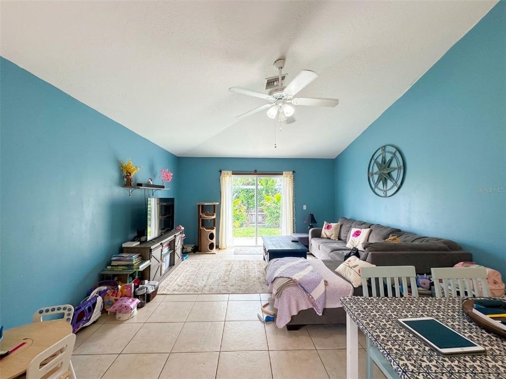 1240 12TH AVENUE SW, VERO BEACH, FL — photo 5 of 10