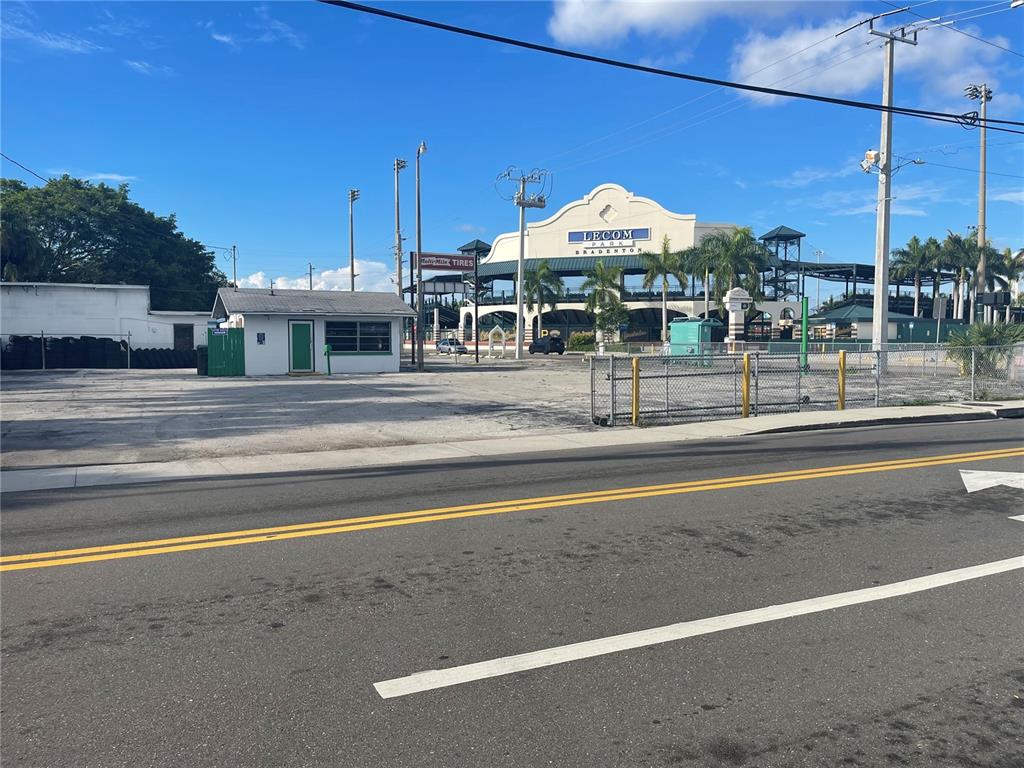 1614 9TH STREET W