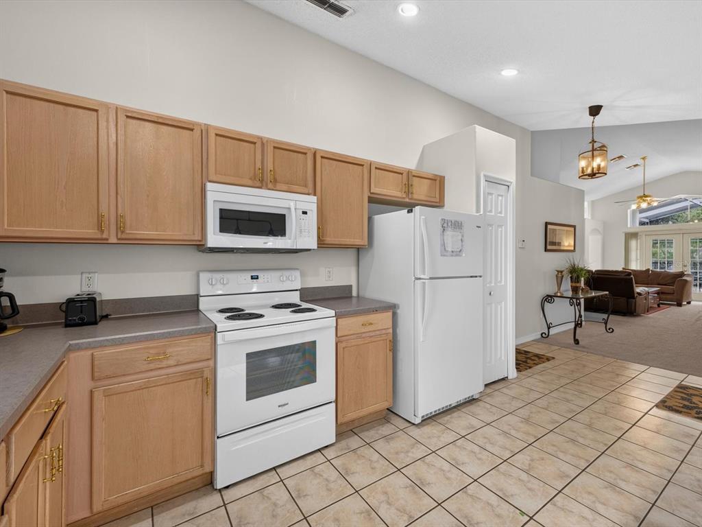 8014 SPRING CREEK DRIVE, KISSIMMEE, FL — photo 4 of 30