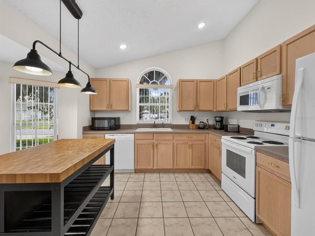 8014 SPRING CREEK DRIVE, KISSIMMEE, FL — photo 5 of 30