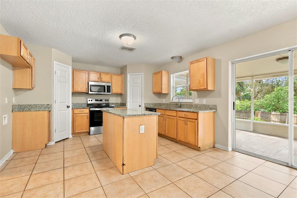 2228 SANDRIDGE CIRCLE, EUSTIS, FL — photo 5 of 22