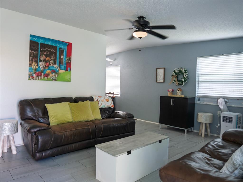 718 NORTHMOOR AVENUE N, ST PETERSBURG, FL — photo 4 of 30