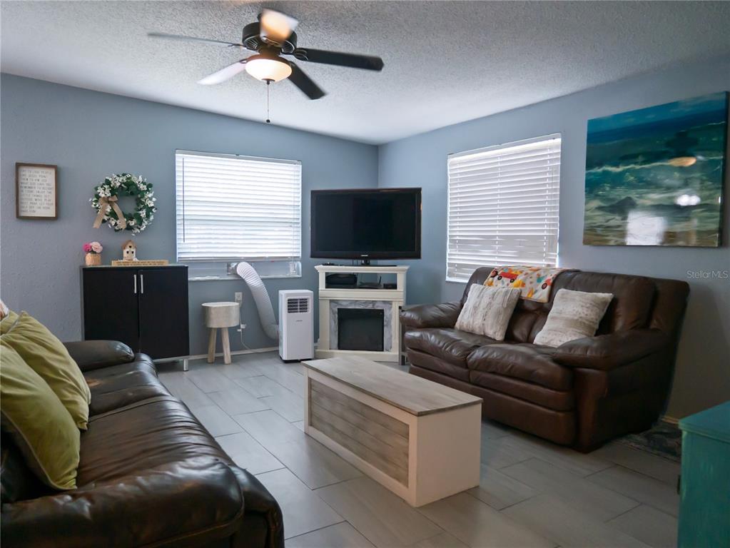 718 NORTHMOOR AVENUE N, ST PETERSBURG, FL — photo 5 of 30