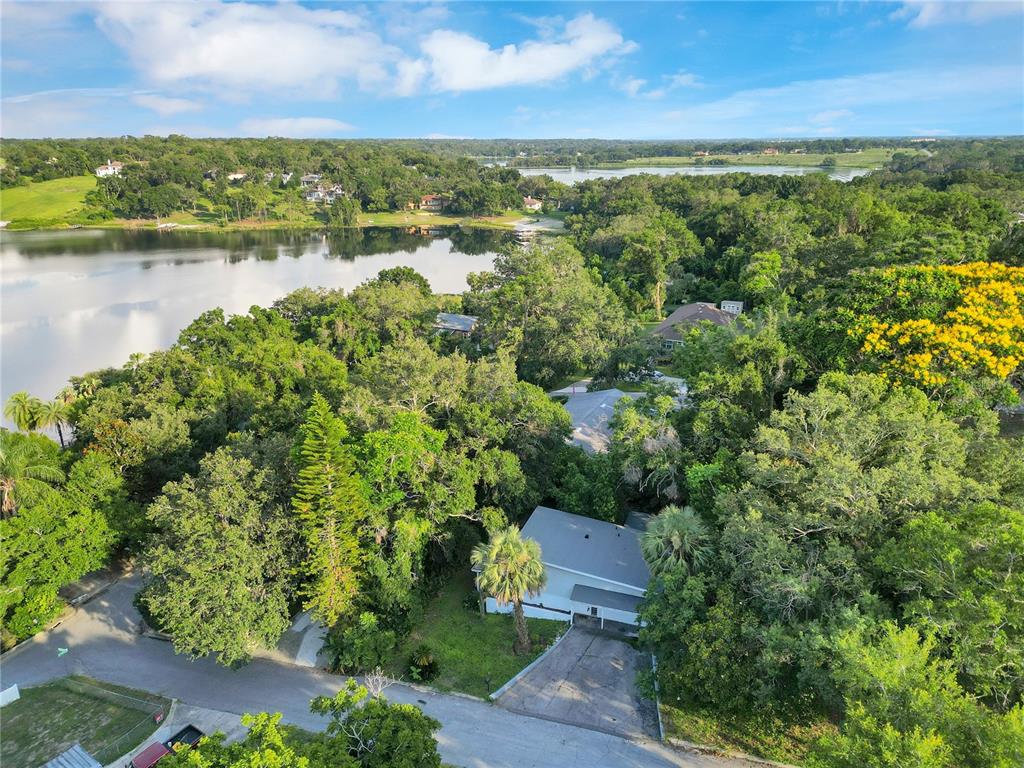 1630 LAKEVIEW COURT