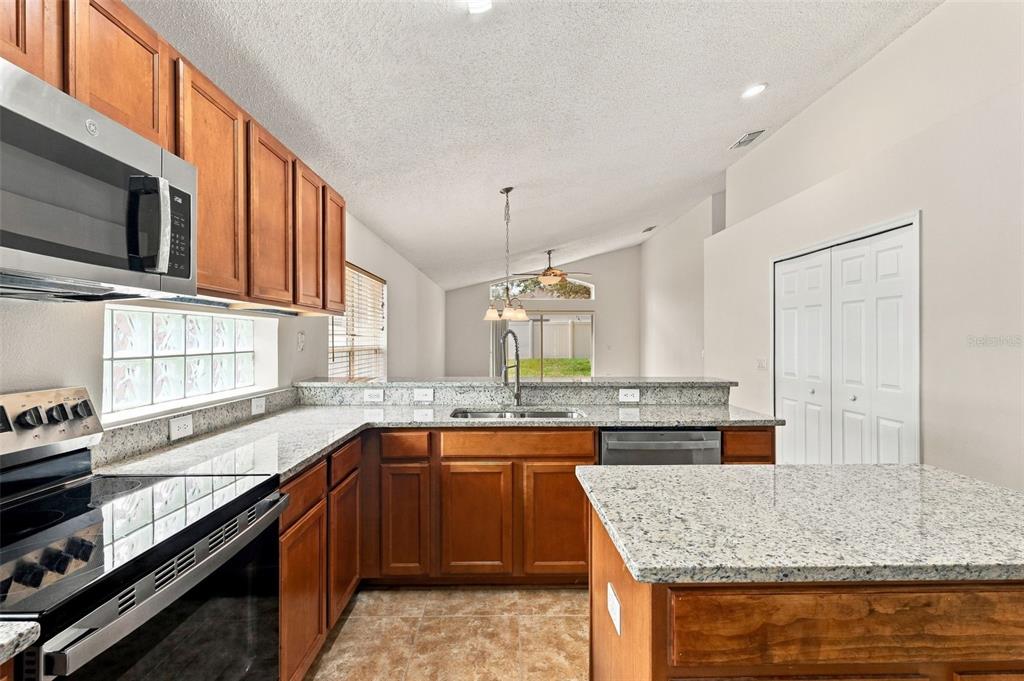 5742 ESSEX ISLE DRIVE, ORLANDO, FL — photo 4 of 37
