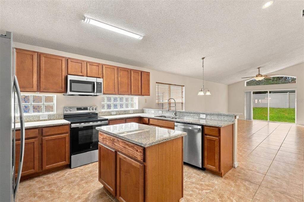 5742 ESSEX ISLE DRIVE, ORLANDO, FL — photo 5 of 37