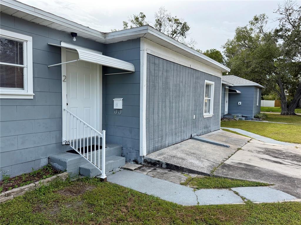 301 80TH AVENUE NE, ST PETERSBURG, FL — photo 2 of 43
