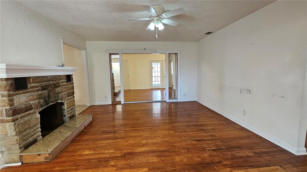 25 E CHESLEY AVENUE, EUSTIS, FL — photo 4 of 30